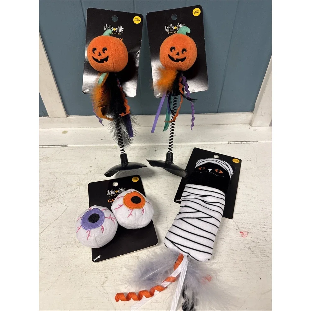 Bundle Lot Of 4 Chills Thrills CAT TOYS Halloween Plush Catnip Bells Feathers‎